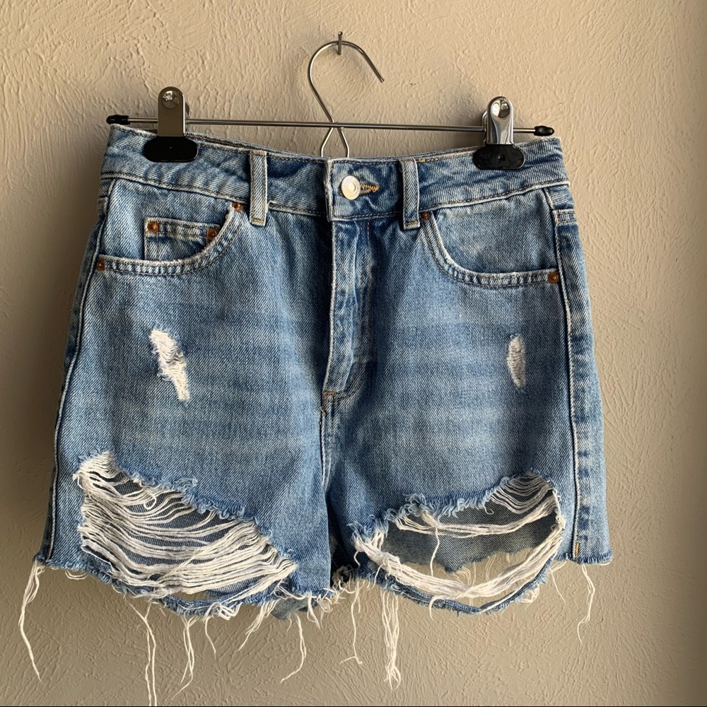 Topshop Mom Moto Distressed Denim Shorts, size 4